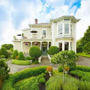 Fairholme Manor Bed & Breakfast